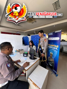 Humanis dan Profesional, Petugas Bantu Warga dalam Pelayanan SIM di Polresta Denpasar