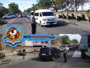 Ops Ketupat Agung 2026, Personel Polsek Kuta Gatur Arus Lalin di Jalan Pantai Kuta, Pastikan Pengunjung Aman
