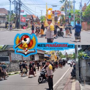 Bhabinkamtibmas Kel. Kesiman Kawal Prosesi Pelebon dari Griya Ambengan Menuju Setra Waribang