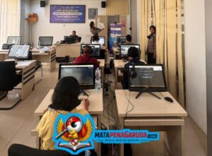 Dampingi Ujian Teori SIM, Satpas Polresta Denpasar Berikan Edukasi kepada Pemohon SIM