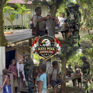 Tingkatkan Kebersamaan Melalui Berbagi Kasih, Satgas Yonif 521/DY Bagikan Pakaian Layak Pakai kepada Warga Distrik Benawa