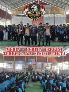 [ Satgas Pamtas RI-Malaysia Yonarmed 19/Bogani Tanamkan Wawasan Kebangsaan kepada Siswa SMA Negeri 1 Entikong ]