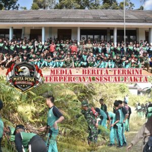 Satgas Pamtas RI-Malaysia Yonarmed 19/Bogani Bersama Tentera Diraja Malaysia (TDM) Gelar Karya Bakti Bersihkan SMA Negeri 1 Entikong